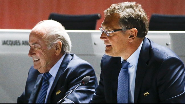 Dua petinggi FIFA menyewa pengacara handal asal Amerika Serikat seiring dengan meningkatnya pengawasan terhadap kasus skandal korupsi di tubuh FIFA.