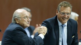 Korupsi FIFA: Blatter dan Valcke Tersandung Hak Siar Fox
