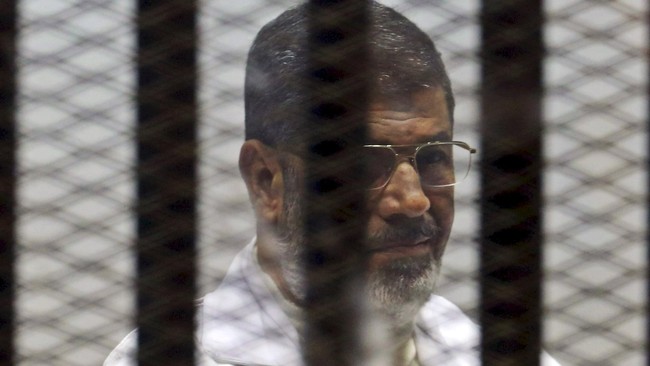 Mantan Presiden Mesir Mohammad Mursi meninggal dunia usai menjalani persidangan di pengadilan pada Senin (17/6). Mursi sempat pingsan di pengadilan.