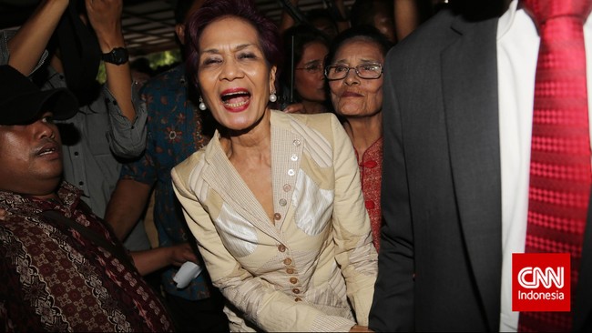 Pola suap kasus e-KTP mirip perkara cek pelawat pemilihan deputi gubernur senior BI. Uang haram dua perkara itu diduga melibatkan banyak legislator.