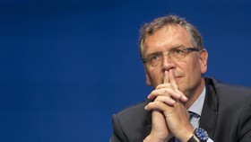 Sekjen FIFA Jerome Valcke Dinonaktifkan