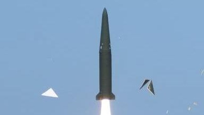 Korea Selatan menguji coba peluncuran rudal balistik baru yang dapat menghantam seluruh penjuru Korea Utara, pada Rabu (3/6).