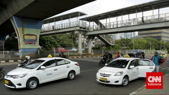 Saham PT Express Transindo Utama Tbk (TAXI) melonjak 28,3 persen ke level Rp208 per lembar pada Senin (14/3) di tengah maraknya penolakan layanan taksi online.