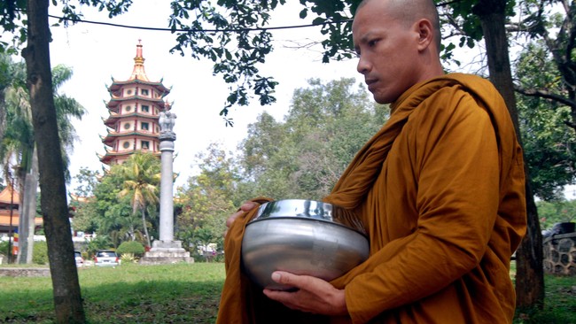 Seorang biksu Buddha, Yu Gayinda, ditemukan tewas dengan leher tersayat di sebuah biara di Bangladesh pada Sabtu (14/5).