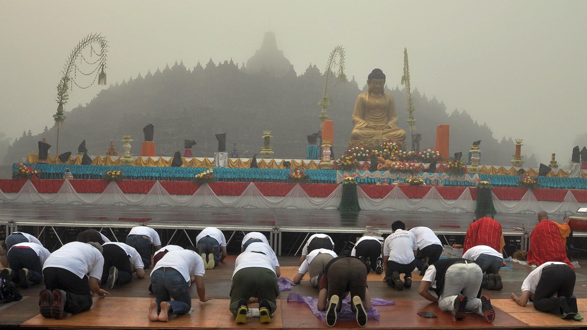 Keramaian Candi Borobudur Saat Perayaan Tri Hari Suci Waisak