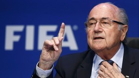 Blatter Akan Jadi Penyiar Radio Tujuh Bulan Lagi