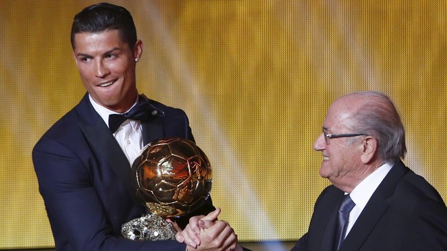 Cristiano Ronaldo mengakui bahwa peluang terbesar membawa pulang bola emas justru terletak di tangan Lionel Messi dan Neymar.