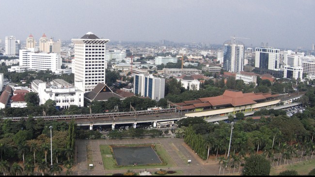 Pemerintah mengizinkan asing untuk 'berkuasa' di 54 sektor usaha. Izin diberikan dengan mengeluarkan 54 bidang usaha itu dari Daftar Negatif Investasi (DNI).
