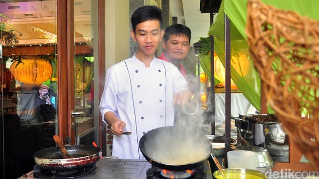 Rencananya semua hidangan yang disajikan pada saat resepsi pernikahan Gibran-Selvi akan disediakan oleh katering miliknya sendiri, Chilli Pari.