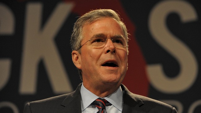 Jeb Bush resmi maju dalam pencalonan Presiden dari Partai Republik, dengan tantangan terbesar keluar dari bayang-bayang kakak dan ayahnya.