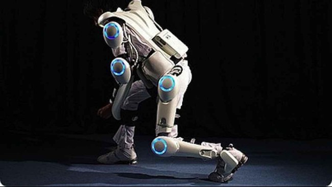 Yoshiyuki Sankai menjadi kaya raya berkat robot. Ia mendesain robot yang bisa membantu kaum lansia dan penderita stroke.