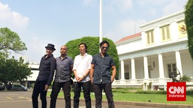 Diundang Jokowi, Bimbim cs Bawa Hadiah Batik Slank
