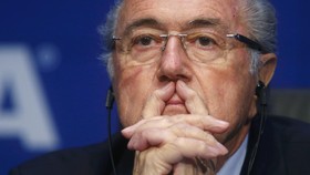 Surat Coca-Cola di Balik Mundurnya Sepp Blatter?