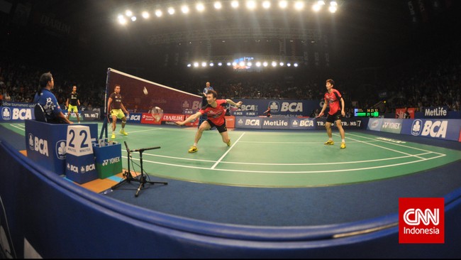 Setelah bersusah payah di babak pertama, Lee Yong Dae/Yoo Yeon Seong sepertinya bakal dapat dukungan penuh Istora di babak berikutnya.