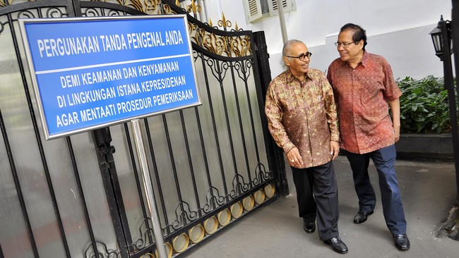 Ekonom Rizal Ramli menyebut merosotnya pertumbuhan ekonomi Indonesia bukan disebabkan oleh faktor-faktor internasional, seperti yang digemborkan pemerintah.