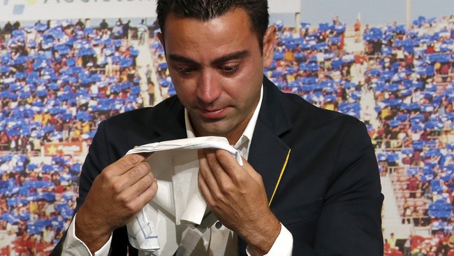 Rekan setim, pelatih, direktur klub, dan keluarga Xavi memberikan penghormatan terakhir untuk gelandang 35 tahun yang akan meninggalkan Barca akhir musim ini.