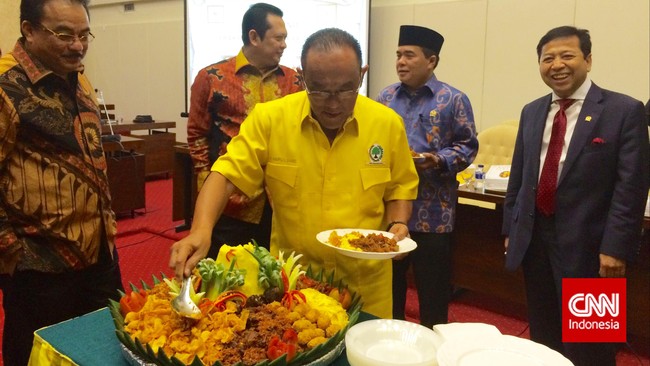"Ini bentuk syukur kami atas kemenangan yang terakhir," kata Ketua Fraksi Partai Golkar DPR RI Ade Komarudin.