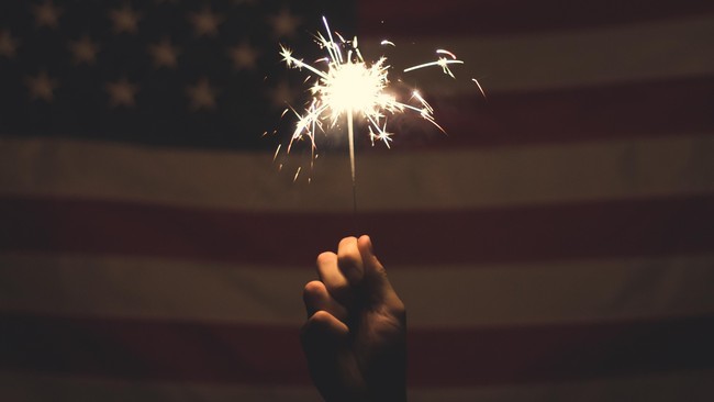 Perayaan Hari Kemerdekaan Amerika Serikat merenggut korban. Di Vail, Colorado, seperti diberitakan CNN, setidaknya sembilan orang menderita luka bakar.