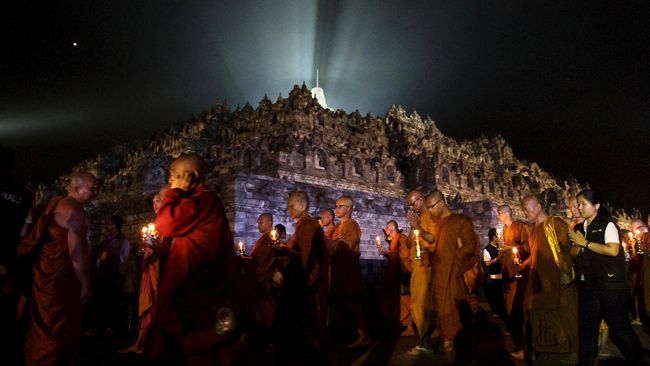 Candi Borobudur sudah sangat terkenal di mata dunia. Candi ini terus berbenah, demi target 3,8 juta pengunjung pada tahun ini.