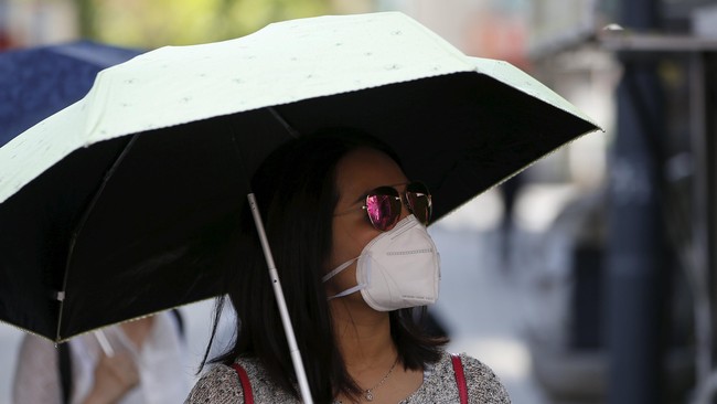 Virus MERS masuk ke China melalui warga Korea Selatan yang melanggar karantina padahal sudah melakukan kontak dengan pembawa MERS dari Timur Tengah.