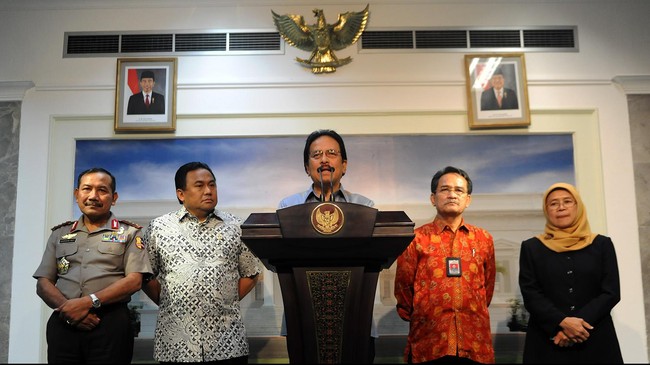 Komisi IV DPR yang di antaranya membidangi pertanian dan urusan logistik menilai pemecatan Dirut Perum Bulog Lenny Sugihat bukan solusi yang tepat.