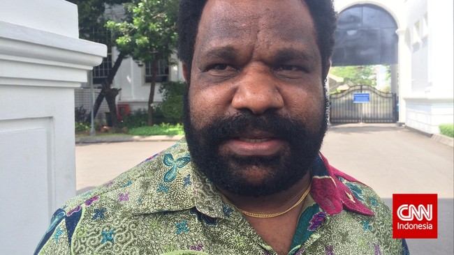 Lenis Kogoya mengaku belum mendapatkan laporan dari masyarakat Papua soal penculikan dua WNI oleh OPM di Papua Nugini.