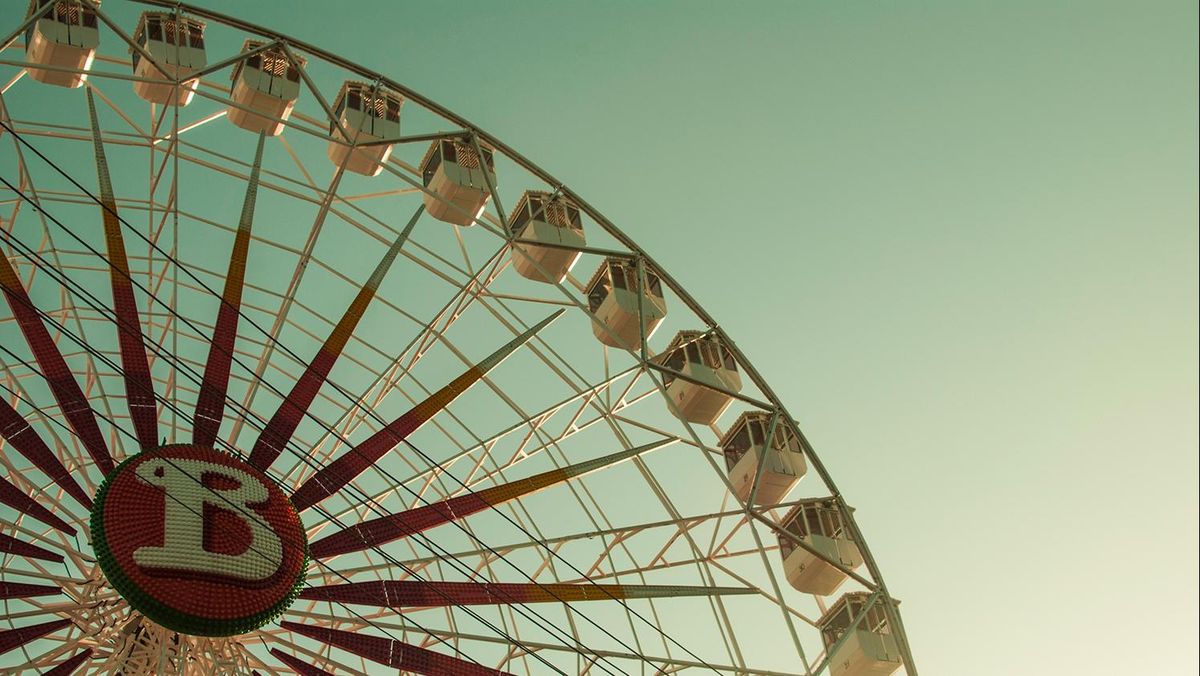 Petir Sambar Bianglala, 20 Penumpang Terjebak 9 Jam di Wahana