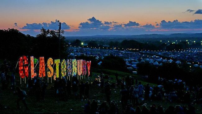 Festival Glastonbury yang seharusnya merayakan hari jadi ke-50 tahun ini batal karena ketidakpastian situasi di tengah penyebaran virus corona.