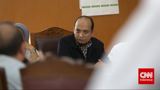 Novel mencabut permohonan praperadilan soal penggeledahan dan penyitaan yang dilakukan penyidik Polri atas saran hakim Pengadilan Negeri Jakarta Selatan.