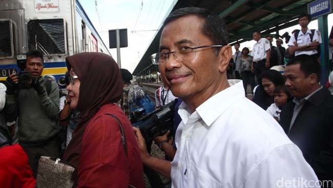 Tiga kasus yang membelit Dahlan saat ini sedang dievaluasi oleh Kejaksaan Agung. Pilihannya, kasus ditangani dengan cara digabung atau tidak.