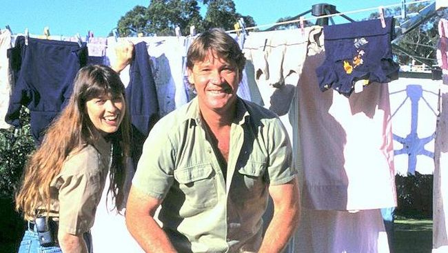 Sang bintang Crocodile Hunter, Stephen Irwin, diusulkan warga Australia untuk diabadikan dalam mata uang $100 Australia.