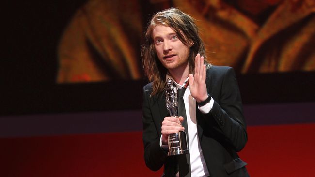 "Saya sudah merasakan keanehan dalam diri saya ketika pertama kali bertemu dengan sang sutradara, J.J. Abrams," kata Domhnall Gleeson.