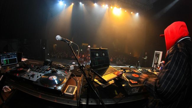 Label Inggris Gelar Festival Musik Virtual demi Cegah Corona Salah satu label rekaman Inggris menggelar festival musik virtual untuk mencegah pertemuan langsung demi meredam penyebaran virus corona.