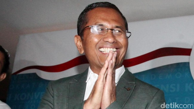 Awal pekan ini, Dahlan Iskan masih bermobil menyusuri 11 negara bagian di AS menuju New York. Tiga hari berselang, dia menjadi tersangka di tanah air.