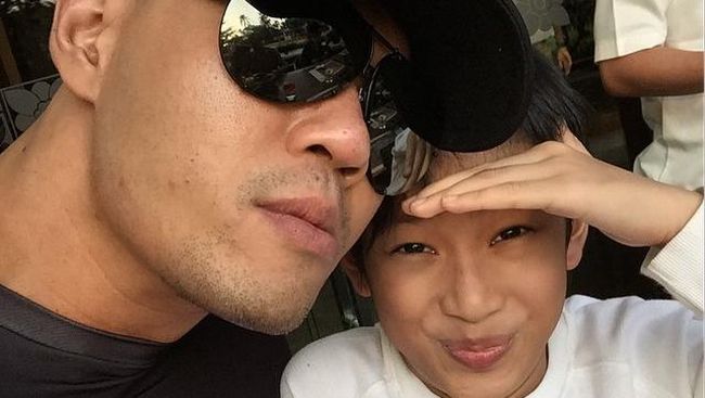 Memirsa video-video Azka Corbuzier di YouTube, kita melihat keajaiban seorang bocah sekaligus memaknai kehidupan.