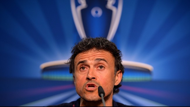 Kunjungan pertama Enrique ke Stadion Olimpico terjadi pada 26 Februari 2002. Ketika itu Enrique memperkuat Barcelona saat dikalahkan Roma di Liga Champions.