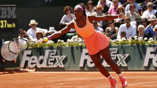 Rekor baik Serena Williams di lapangan keras di Amerika Serikat terus berlanjut dengan melaju ke perempat final turnamen Cincinnati.