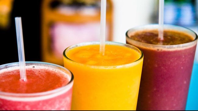 Buah utuh dinilai lebih sehat karena kandungan nutrisi dan gizinya tak hilang selama proses pembuatan jus. Jadi, apakah jus buruk bagi Anda?