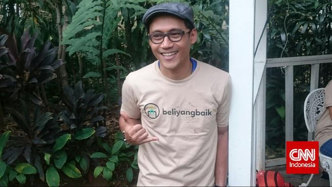 Beberapa tahun terakhir, musisi Nugie lebih memilih naik bersepeda di Jakarta. Lebih sehat, ramah lingkungan, dan tidak stres.