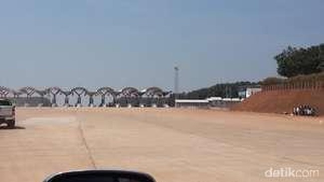 Presiden Joko Widodo hari ini (13/6) meresmikan beroperasinya ruas jalan tol Cikopo-Palimanan (Cipali) sepanjang 116 km. 