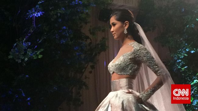 Percampuran budaya tersebut terangkum dalam koleksi busana pengantin rancangan desainer kondang Filipina, Rajo Laurel