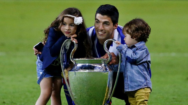 Suarez senang bisa jalan-jalan di AS tanpa dikenali banyak orang. Pemain Barcelona itu pun mempertimbangkan bermain di MLS.