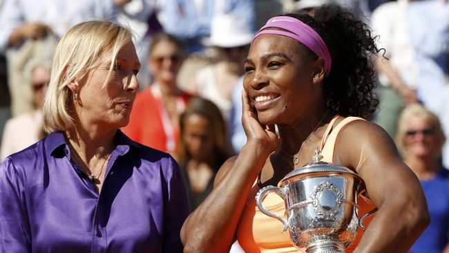 Serena Williams dituntut dapat memenangkan trofi grand slam keempat tahun ini. Namun, petenis perempuan asal Amerika Serikat itu tak terbebani dengan itu.