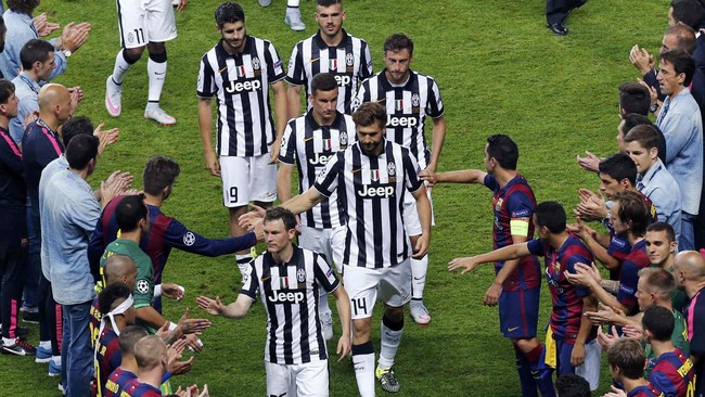 Kekalahan tak lantas membuat wajah tertunduk, seperti Juventus yang bisa kembali ke Italia dengan kepala tegak setelah memberi perlawanan sengit.