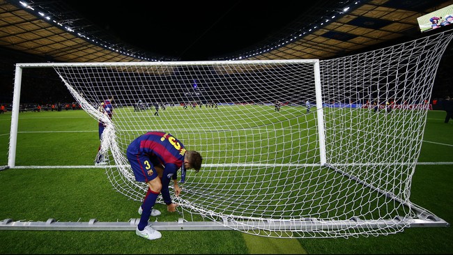 Alasan di balik aksi Gerard Pique memotong jaring gawang usai kemenangan di final Liga Champions ternyata bukan demi kepentingan pribadi.