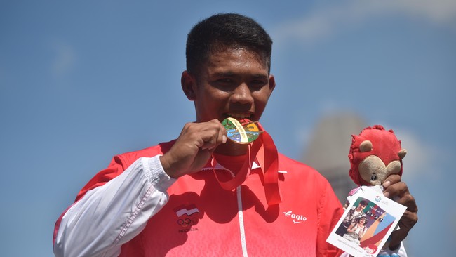 Sementara ini Indonesia berada di peringkat empat SEA Games 2015 dengan perolehan 23 medali, delapan di antaranya medali emas.