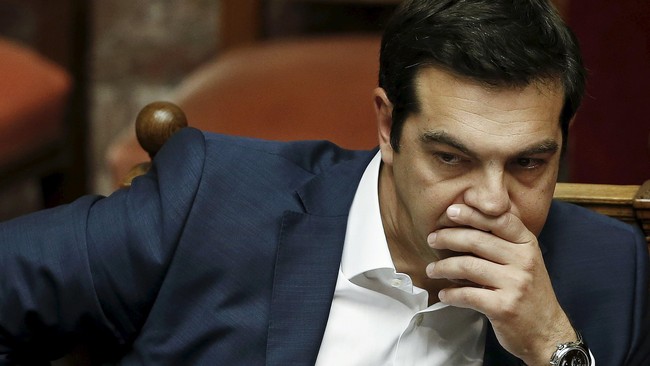PM Yunani, Alexis Tsipras memecat sejumlah menteri sayap kiri dalam perombakan kabinetnya, menyusul pemberontakan pada paket dana talangan pekan ini.