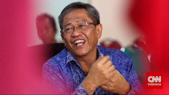 Semua pabrik gula di lingkungan BUMN berkomitmen menjual hasil produksinya hanya kepada Perum Bulog guna mendukung program stabilisasi harga.