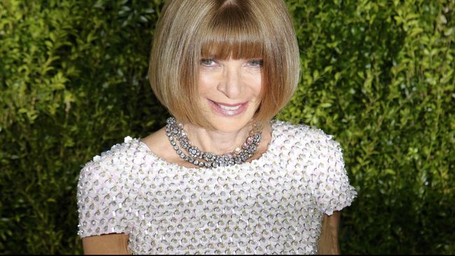 Desainer Victoria Beckham dan Anna Wintour akan menerima gelar OBE (Officer of the British Empire) dari sang Ratu Inggris.