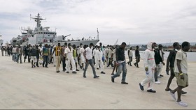 Armada Kapal Eropa Selamatkan Ribuan 'Manusia Perahu'